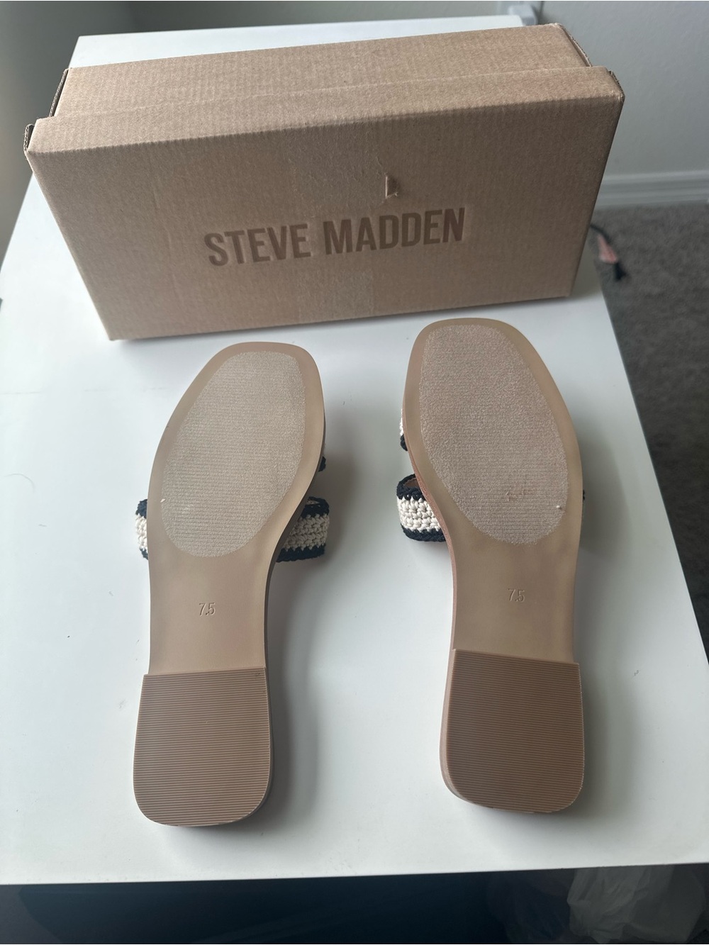 Steve Madden Cream Hayden Crochet Slide Sandals with Black Trim 7.5 - Picture 6 of 6